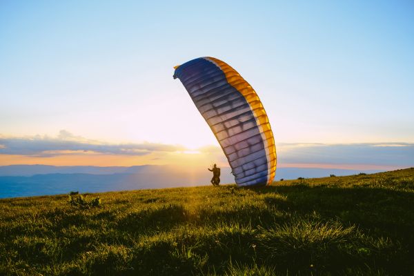 Faites le grand saut en parapente sur le lac Annecy